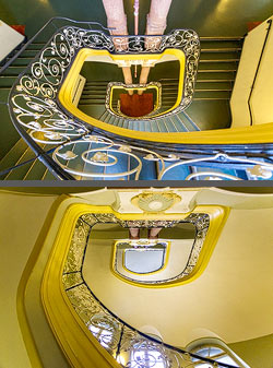 Stiegenhaus/Treppenhaus im Amtsgericht Berlin-Mitte in Berlin, Deutschland