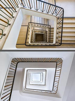 Stiegenhaus/Treppenhaus im Tiroler Landtag in Innsbruck, &Ouml;sterreich