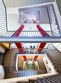 Stiegenhaus/Treppenhaus in einem Wohnhaus in Wien, &Ouml;sterreich