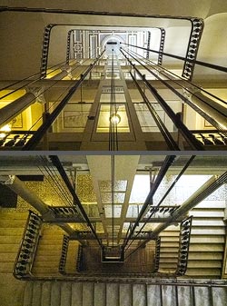 Stiegenhaus/Treppenhaus in einem Wohnhaus in Wien, &Ouml;sterreich