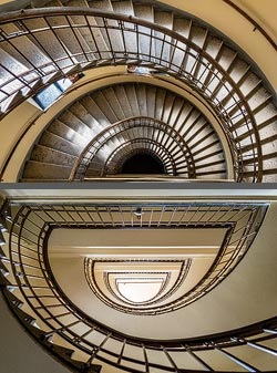 Stiegenhaus/Treppenhaus in einem Wohnhaus in Wien, &Ouml;sterreich