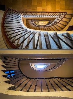 Stiegenhaus/Treppenhaus in einem Wohnhaus in Wien, &Ouml;sterreich