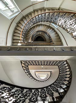 Stiegenhaus/Treppenhaus in einem Wohnhaus in Wien, &Ouml;sterreich