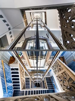 Stiegenhaus/Treppenhaus in einem Wohnhaus in Wien, &Ouml;sterreich