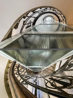 Stiegenhaus/Treppenhaus in einem Wohnhaus in Wien, &Ouml;sterreich