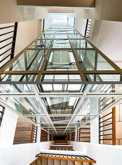 Stiegenhaus/Treppenhaus in einem Wohnhaus in Wien, &Ouml;sterreich