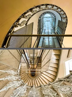 Stiegenhaus/Treppenhaus in einem Wohnhaus in Wien, &Ouml;sterreich