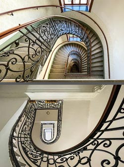 Stiegenhaus/Treppenhaus in einem Wohnhaus in Wien, &Ouml;sterreich