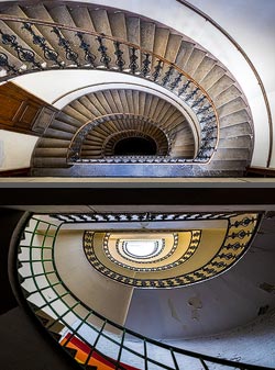 Stiegenhaus/Treppenhaus in einem Wohnhaus in Wien, &Ouml;sterreich